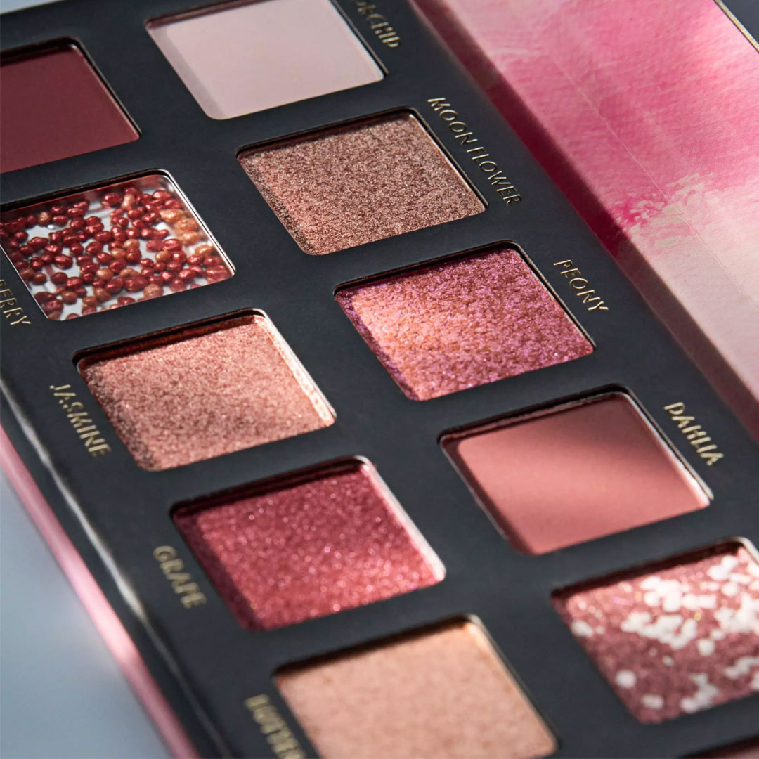 Catrice Blooming Bliss slim eyeshadow palette 020